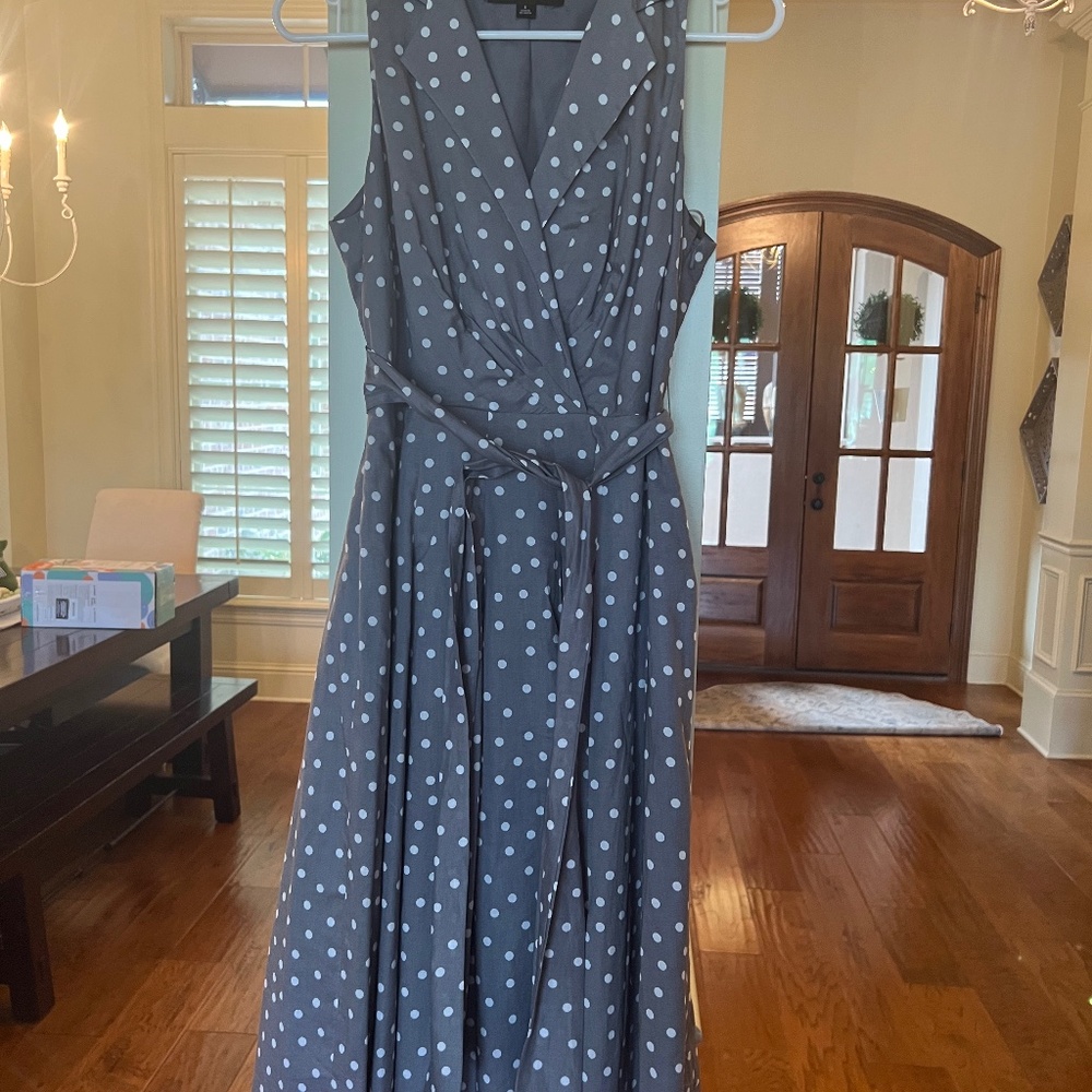Sleeveless gray polka dot dress